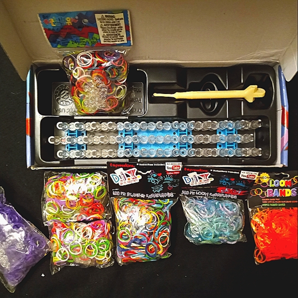 Rainbow Loom kit and (6) loom band bags